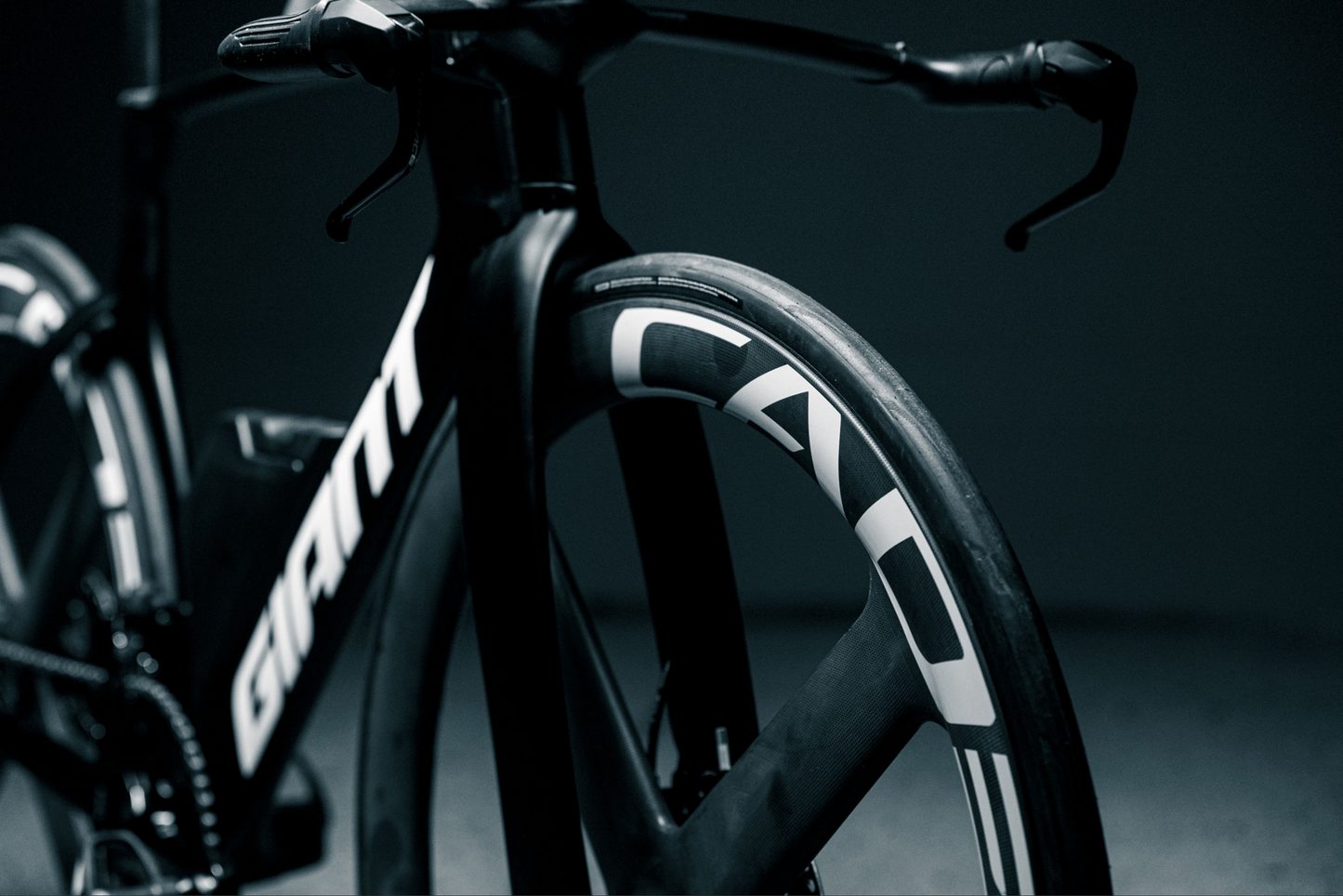 CADEX Aero 4 Spoke 1K Tubeless Disc-Brake